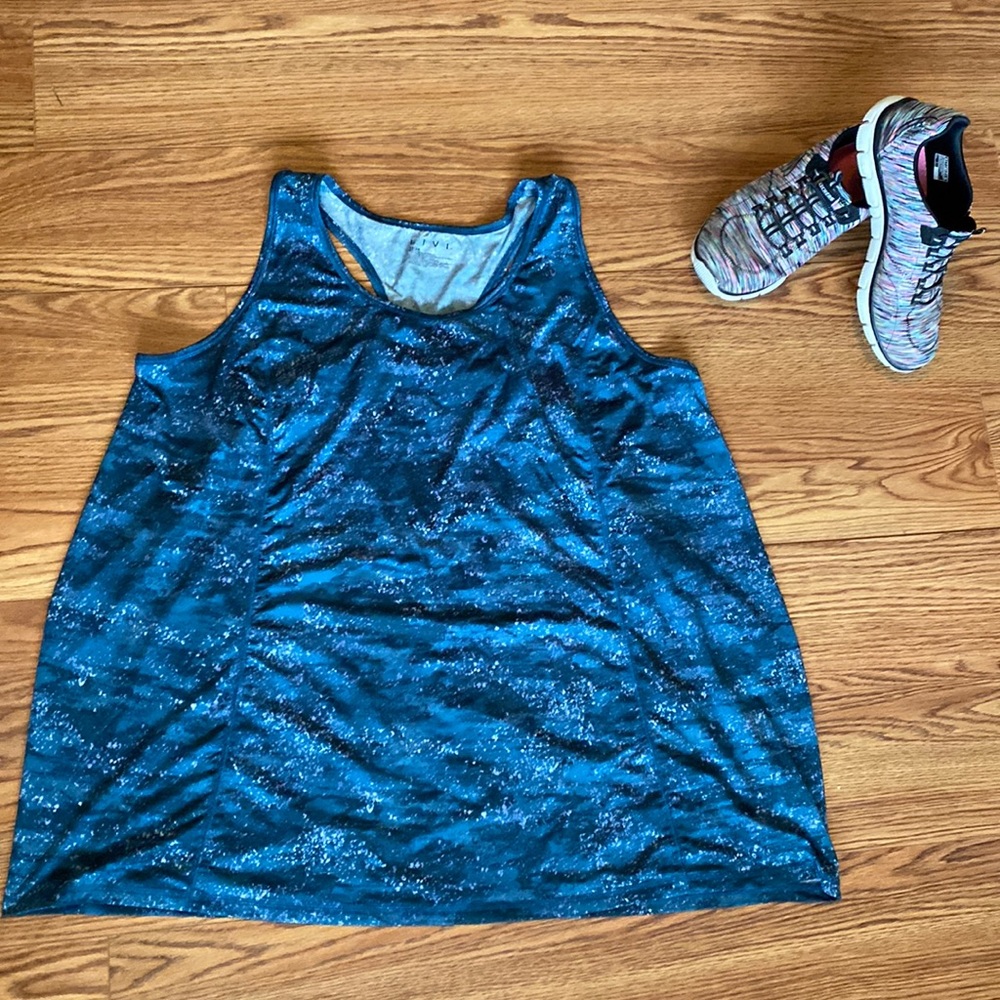 Livi Active 22/24 wicking tank